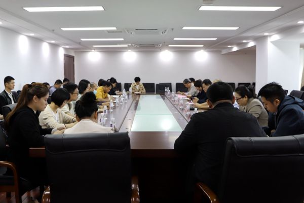 中小企業(yè)擔(dān)保召開(kāi)中層管理人員任職集體談話(huà)會(huì)